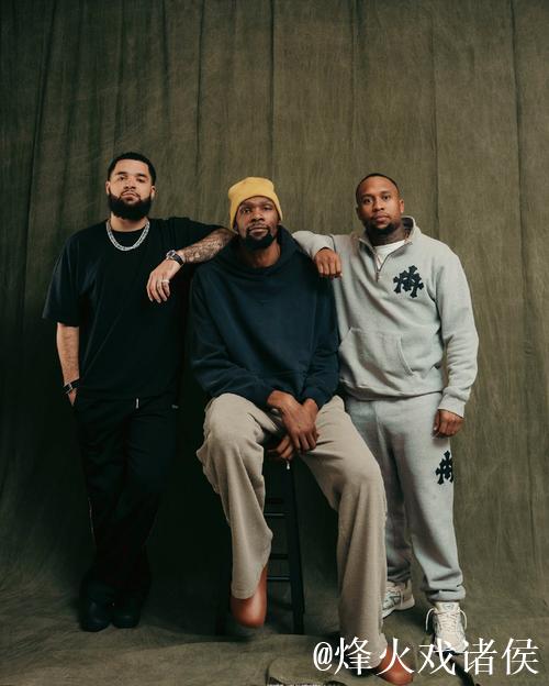 范弗利特揭晓播客首期嘉宾：杜兰特同台亮相