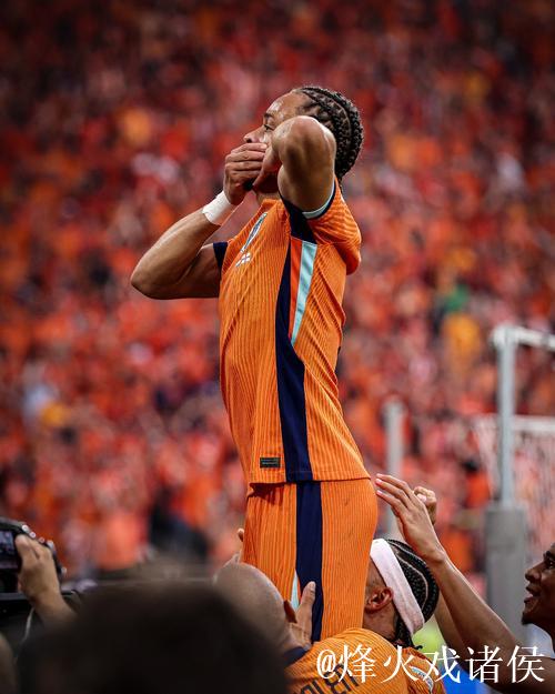 哈维-西蒙斯：享受当下状态；我和孙兴慜默契十足